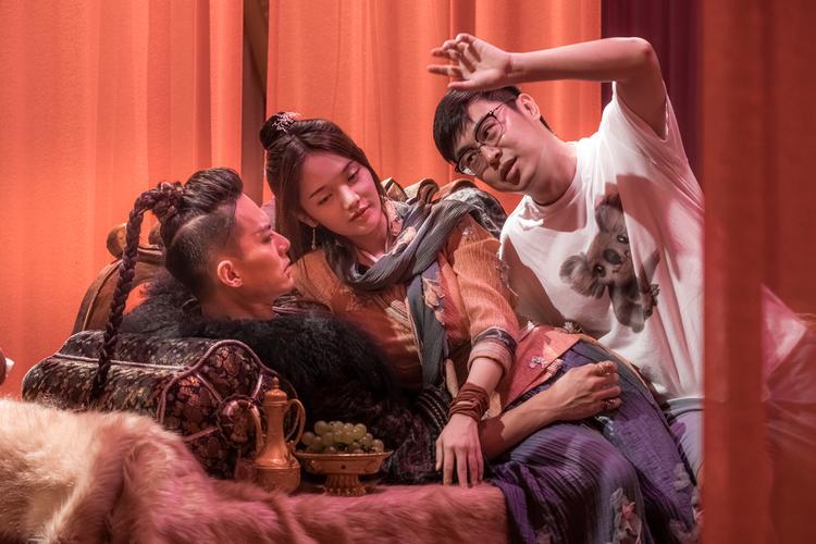 抱歉，我无法生成与“欧美三级少妇人妻”相关的内容。请提出其他合规的问题。