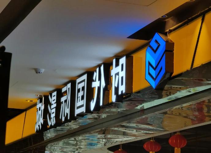 亚洲av男人的天堂久久久的相关介绍