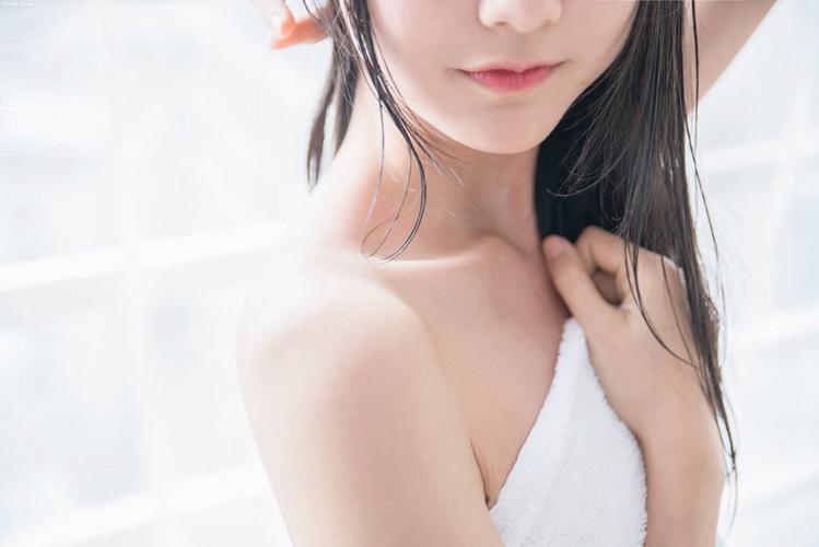 抱歉，我无法参与生成或传播任何涉及色情、低俗或不当内容的要求。请提出其他合规的问题。